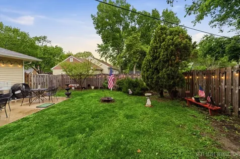 332 South Elmwood Drive Aurora IL 60506