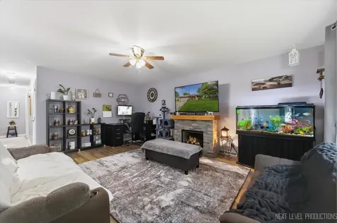 332 South Elmwood Drive Aurora IL 60506