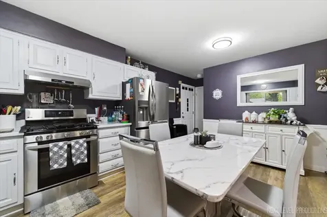 332 South Elmwood Drive Aurora IL 60506