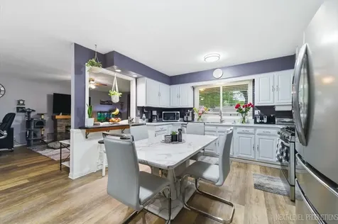 332 South Elmwood Drive Aurora IL 60506