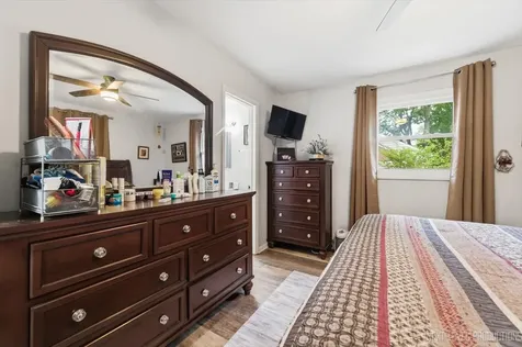 332 South Elmwood Drive Aurora IL 60506