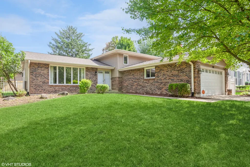 98 Quail Hollow Court Naperville IL 60540