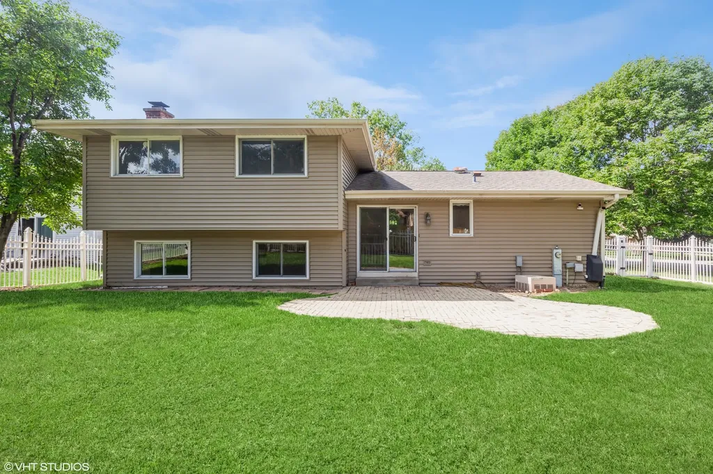 98 Quail Hollow Court Naperville IL 60540