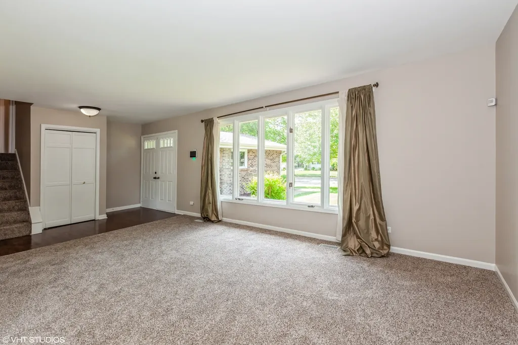 98 Quail Hollow Court Naperville IL 60540