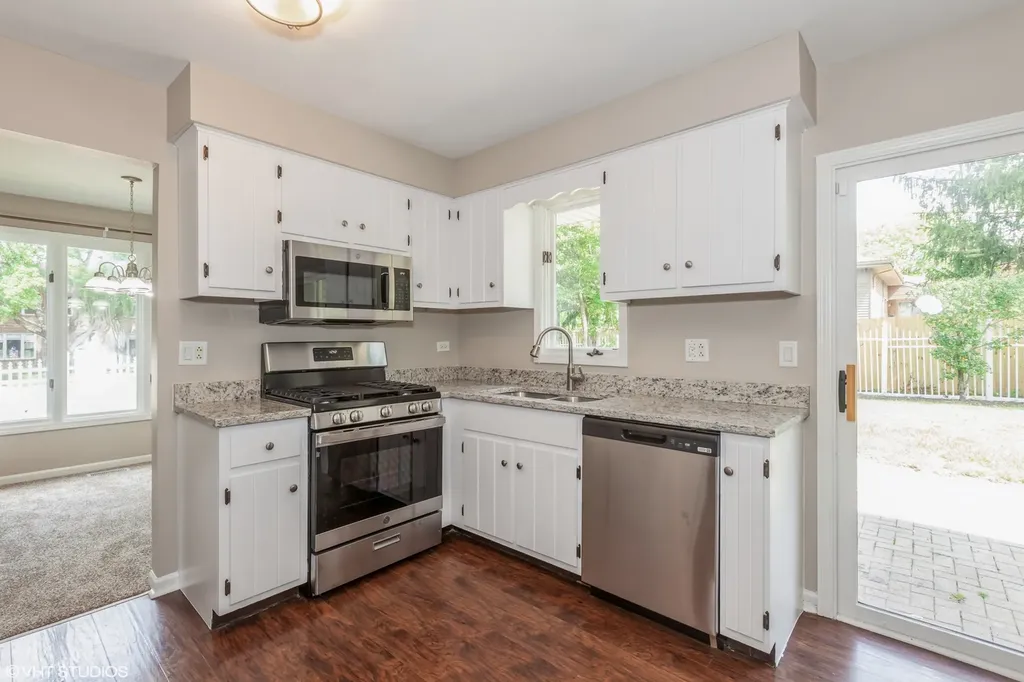 98 Quail Hollow Court Naperville IL 60540