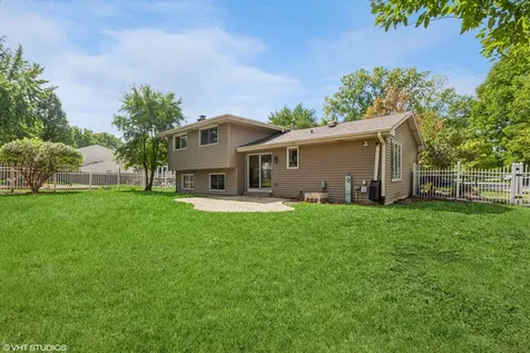 98 Quail Hollow Court Naperville IL 60540