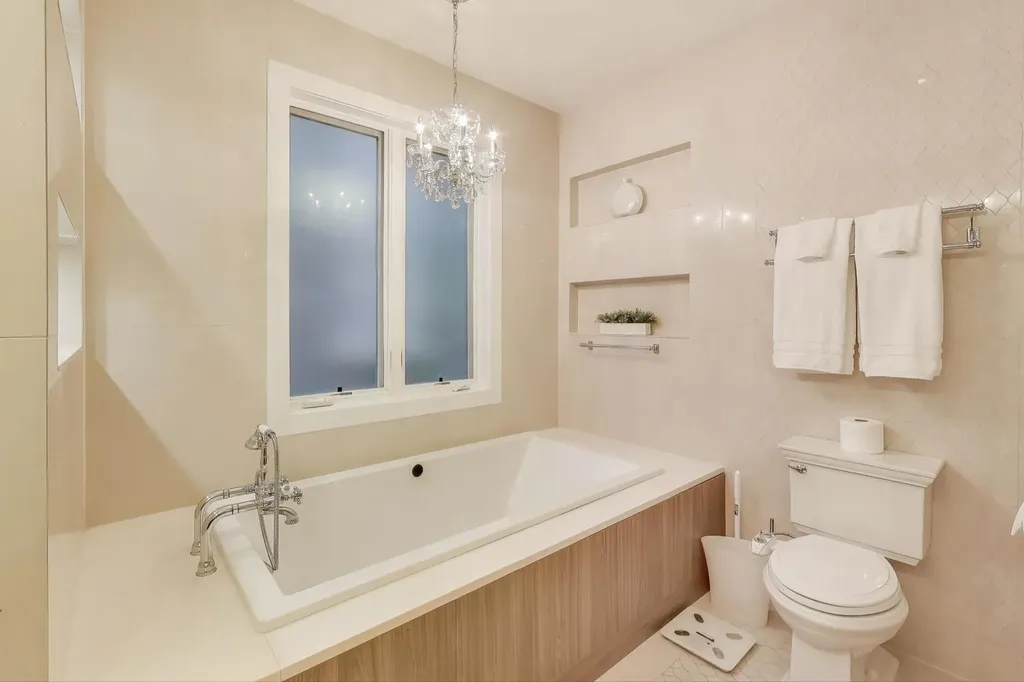 1856 West Huron Street Chicago IL 60622