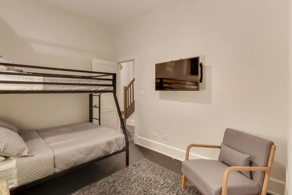 1856 West Huron Street Chicago IL 60622