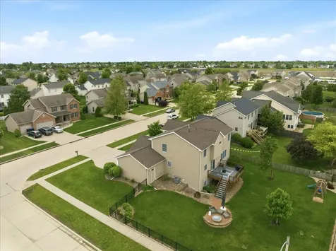 3920 Brookline Lane Bloomington IL 61705