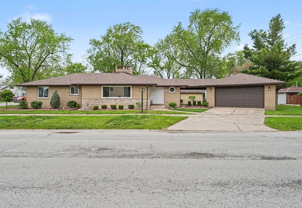 18289 Burnham Avenue Lansing IL 60438