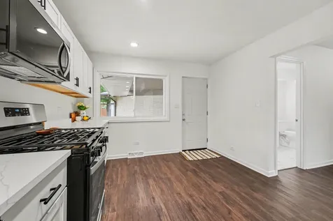 18289 Burnham Avenue Lansing IL 60438