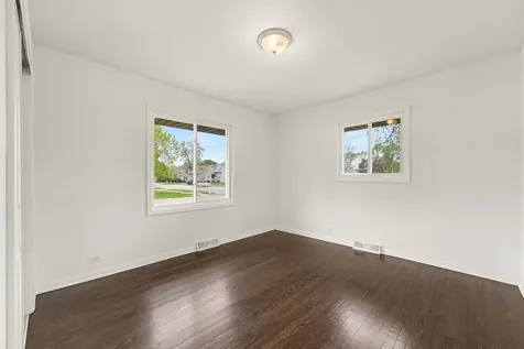 18289 Burnham Avenue Lansing IL 60438