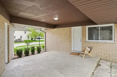18289 Burnham Avenue Lansing IL 60438