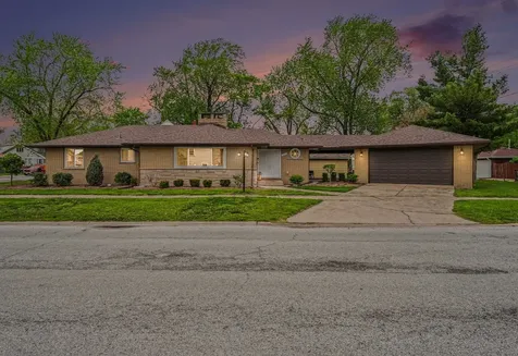 18289 Burnham Avenue Lansing IL 60438