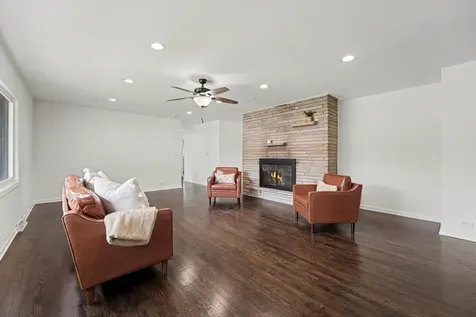 18289 Burnham Avenue Lansing IL 60438