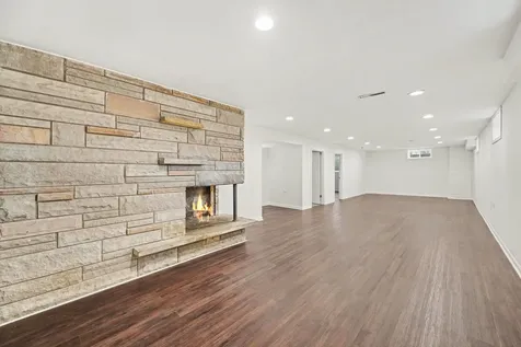 18289 Burnham Avenue Lansing IL 60438