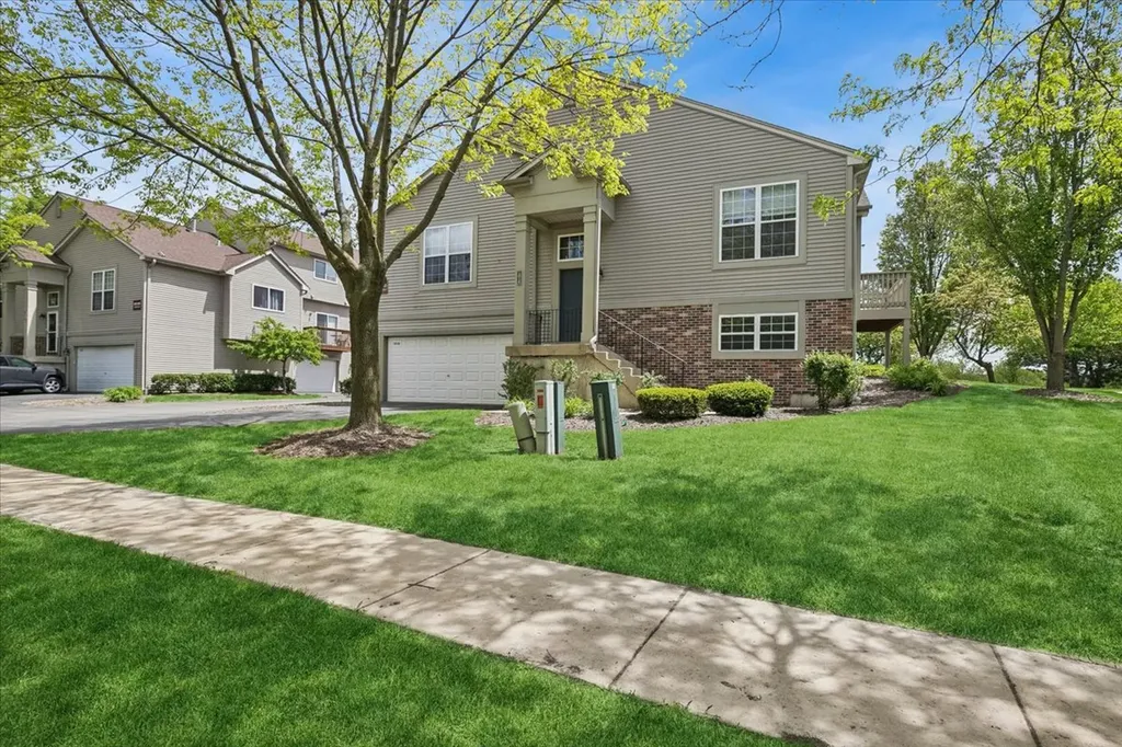 1015 Ellsworth Drive Grayslake IL 60030