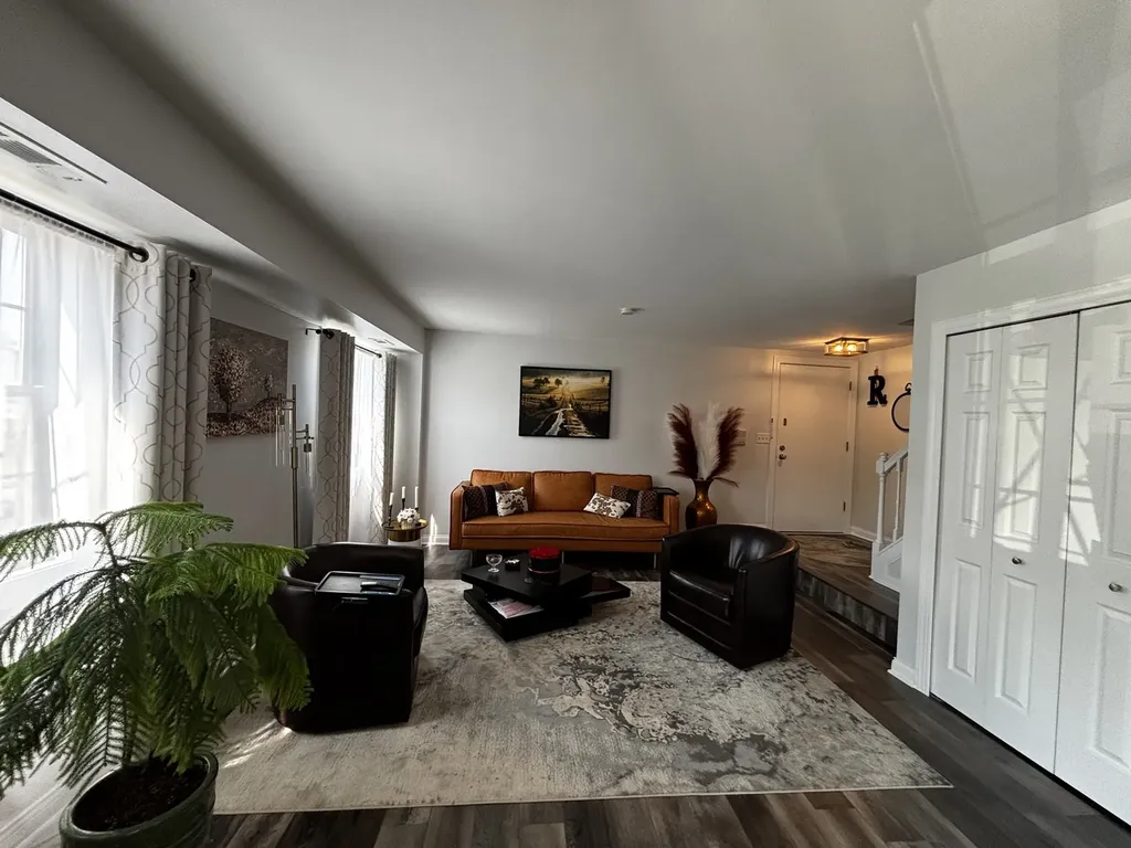 353 S Whispering Hills Drive Naperville IL 60540