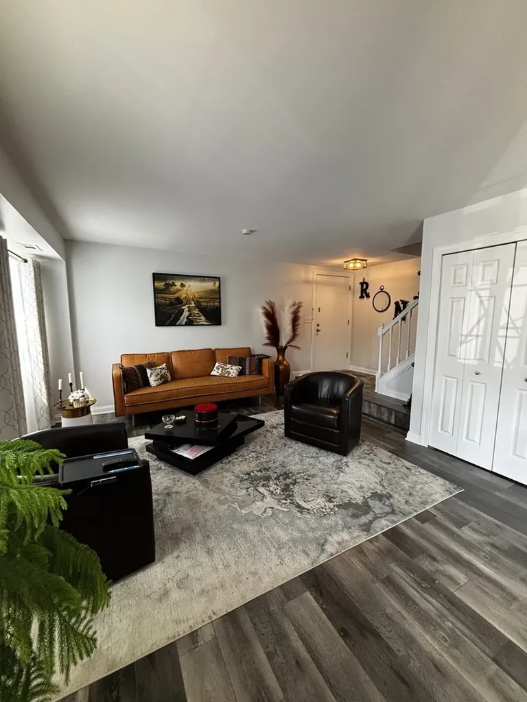 353 S Whispering Hills Drive Naperville IL 60540