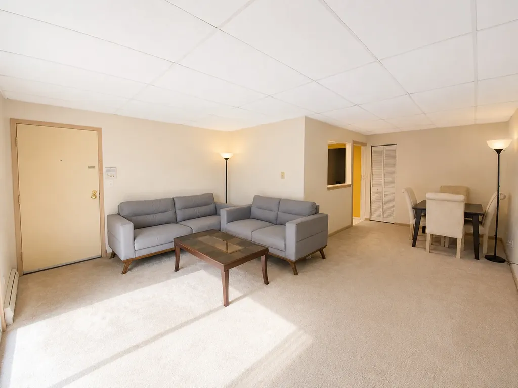 314 Klein Creek Court Carol Stream IL 60188