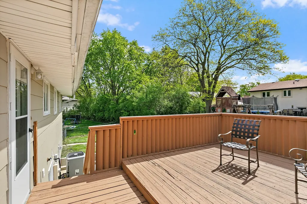 1097 Stratham Court Schaumburg IL 60193