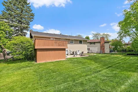 1097 Stratham Court Schaumburg IL 60193