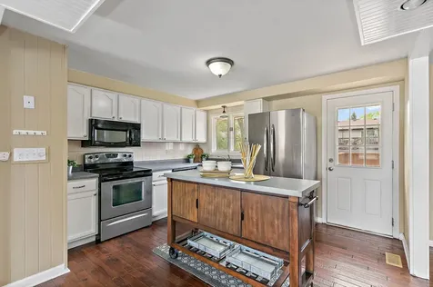 1097 Stratham Court Schaumburg IL 60193