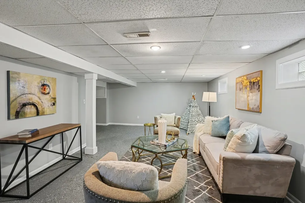 1041 East 90th Street Chicago IL 60619