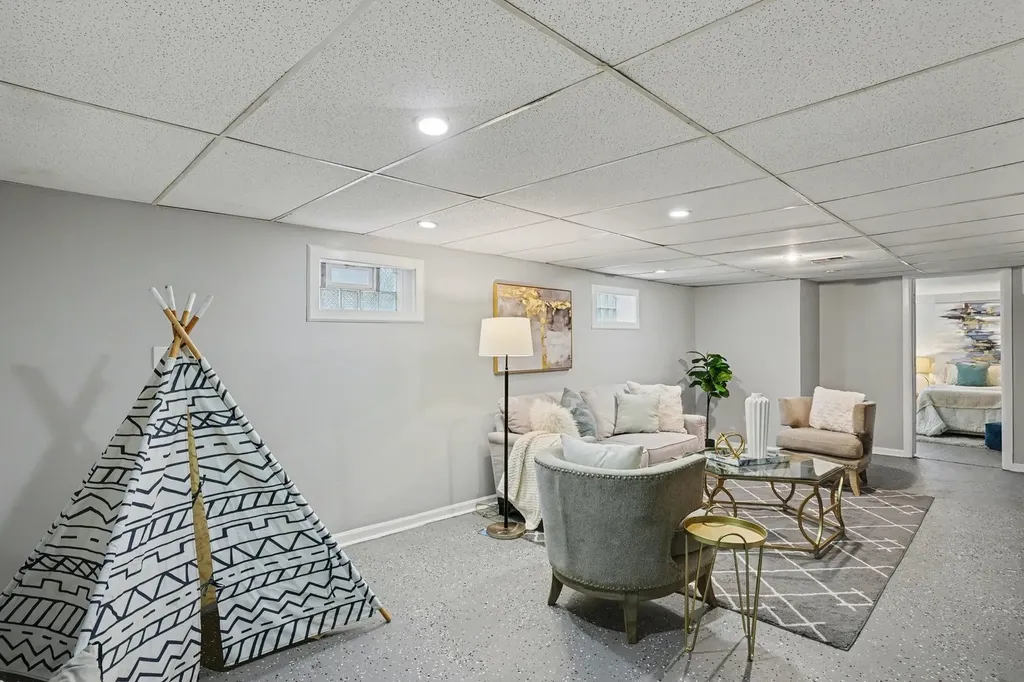 1041 East 90th Street Chicago IL 60619