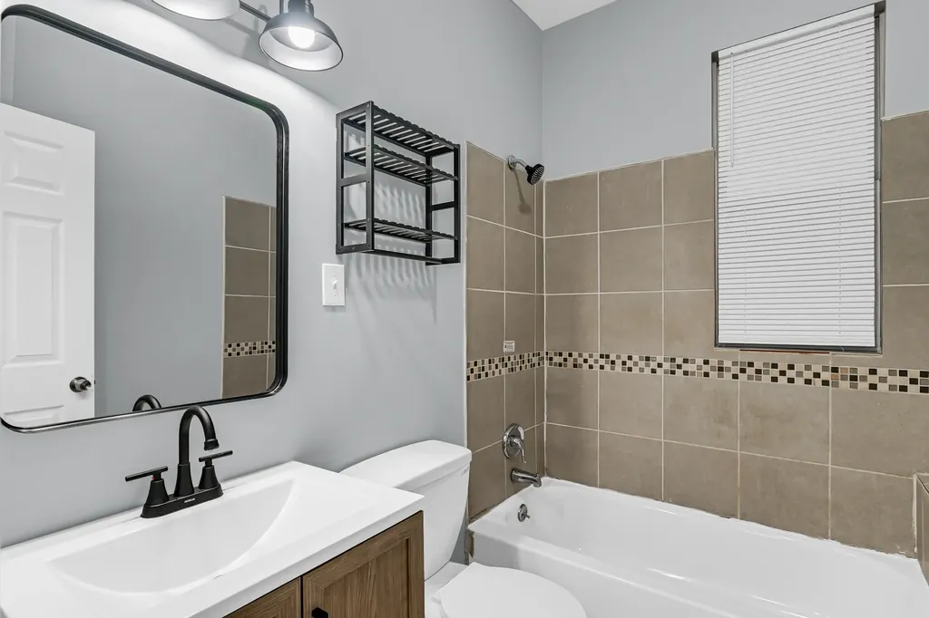 7349 South Evans Avenue Chicago IL 60619
