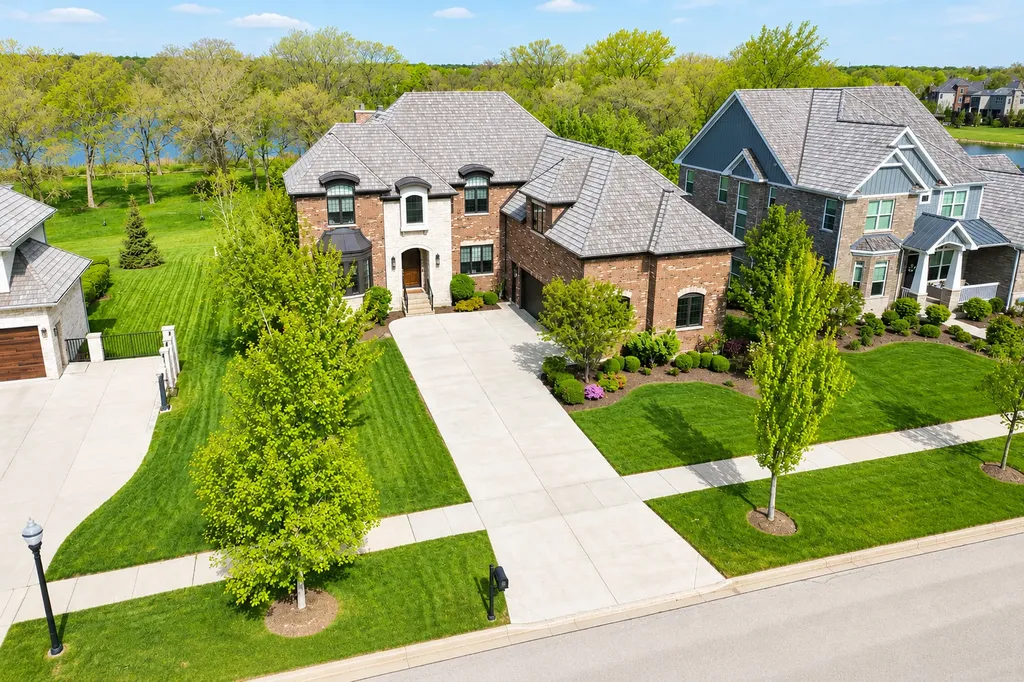 1744 Lake Charles Drive Vernon Hills IL 60061