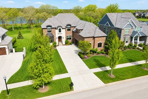 1744 Lake Charles Drive Vernon Hills IL 60061