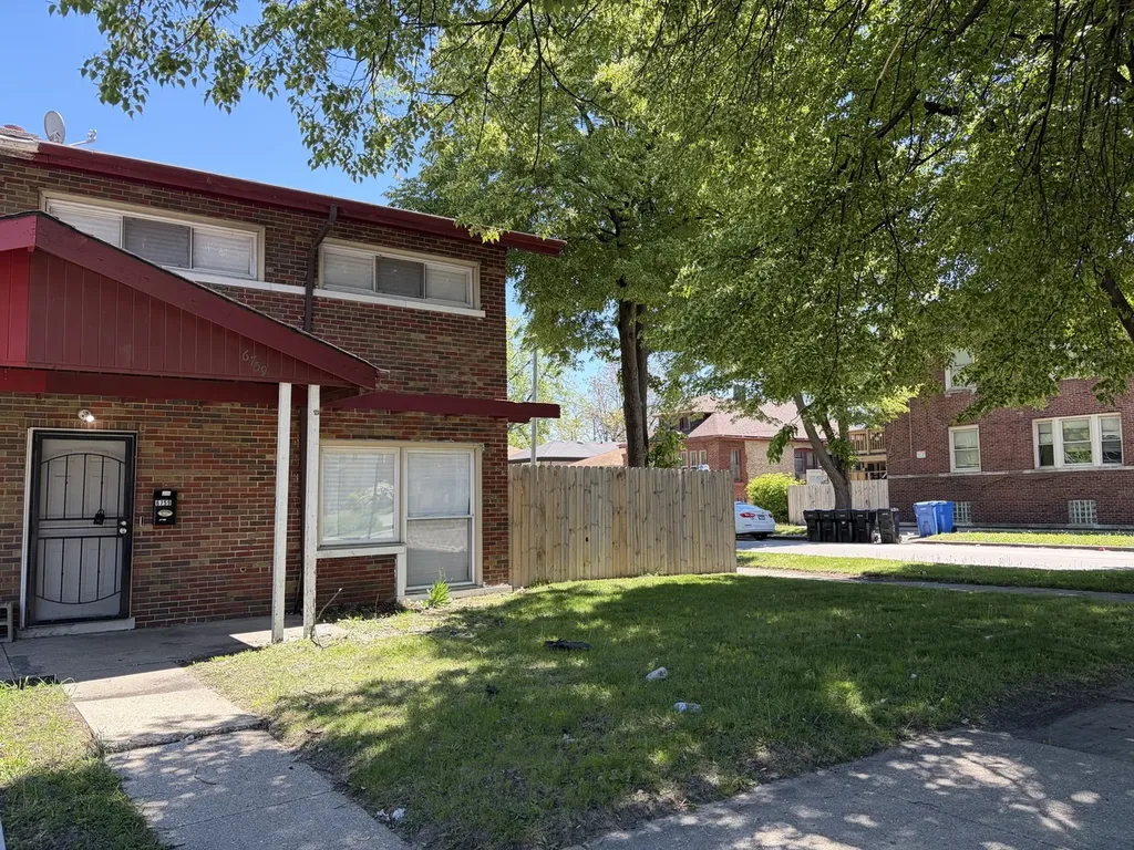 6759 South Calumet Avenue Chicago IL 60637