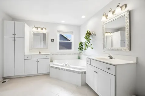 234 Midlane Drive Crystal Lake IL 60012