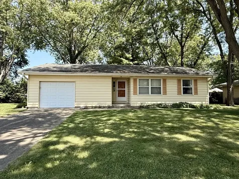 14 Bradley Court Clinton IL 61727