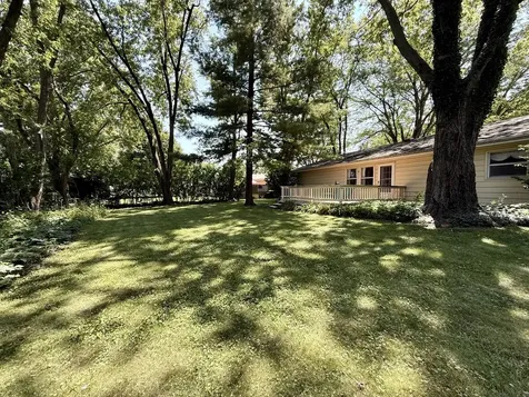 14 Bradley Court Clinton IL 61727