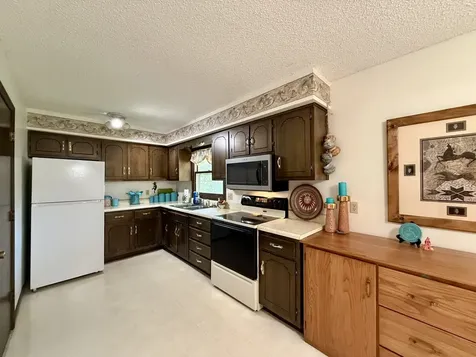 14 Bradley Court Clinton IL 61727