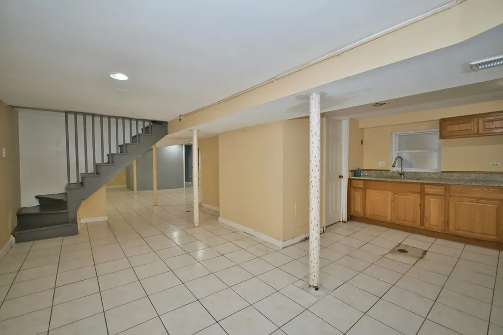 3422 North Kolmar Avenue Chicago IL 60641
