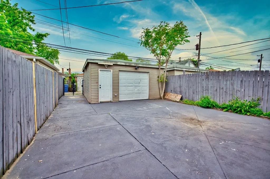 3422 North Kolmar Avenue Chicago IL 60641