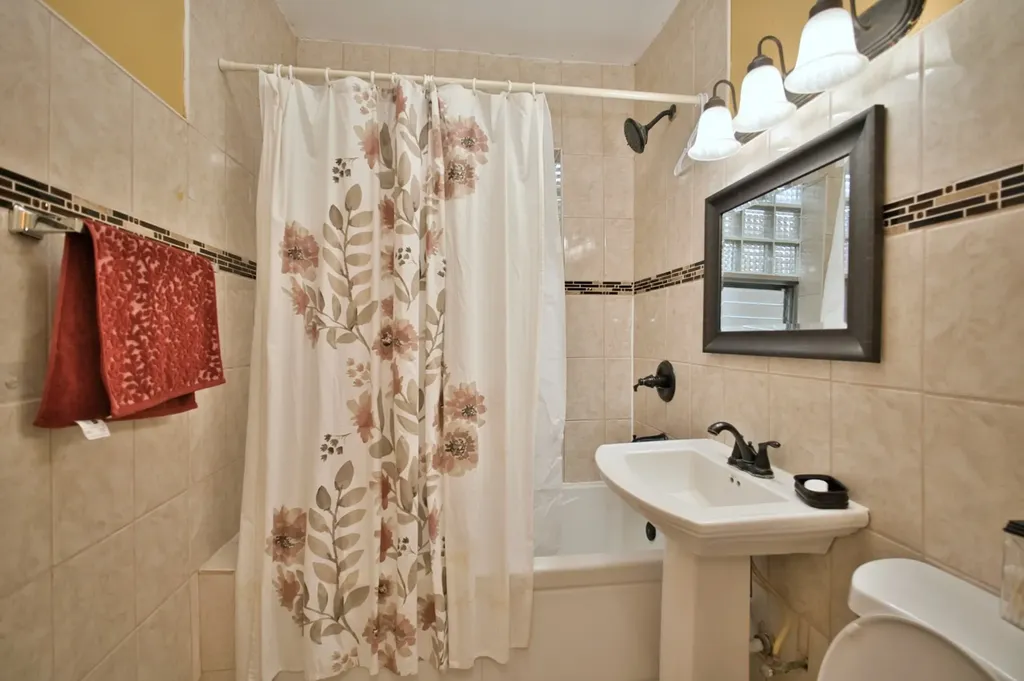 3422 North Kolmar Avenue Chicago IL 60641