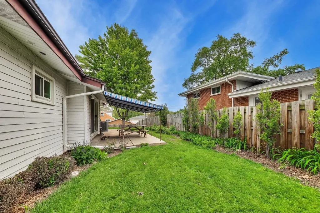 201 East Monroe Avenue Villa Park IL 60181