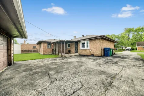 7030 Saratoga Drive Bridgeview IL 60455
