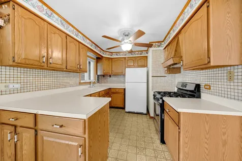 7030 Saratoga Drive Bridgeview IL 60455