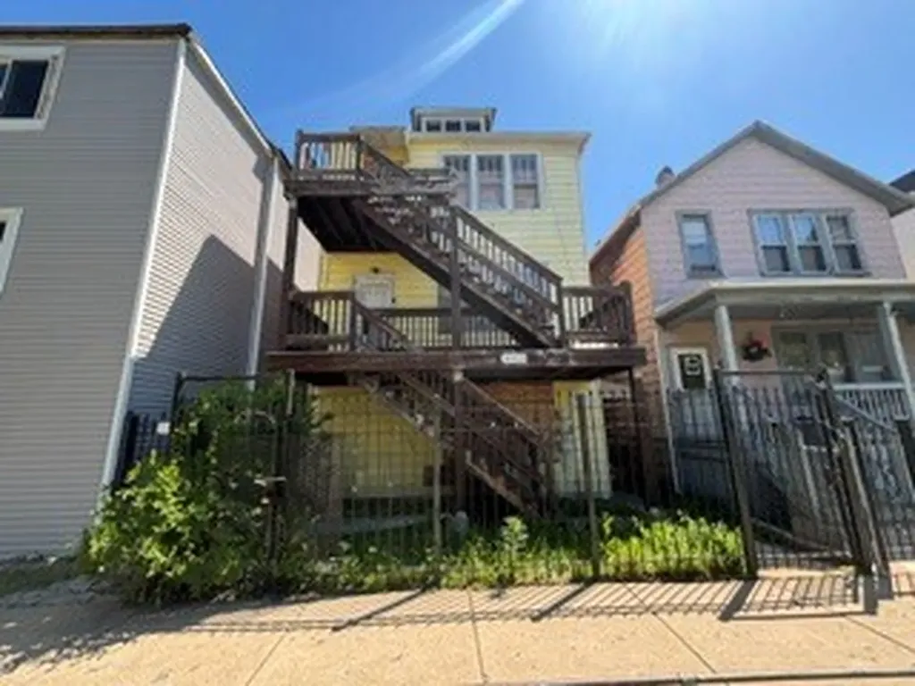 8919 South Escanaba Avenue Chicago IL 60617