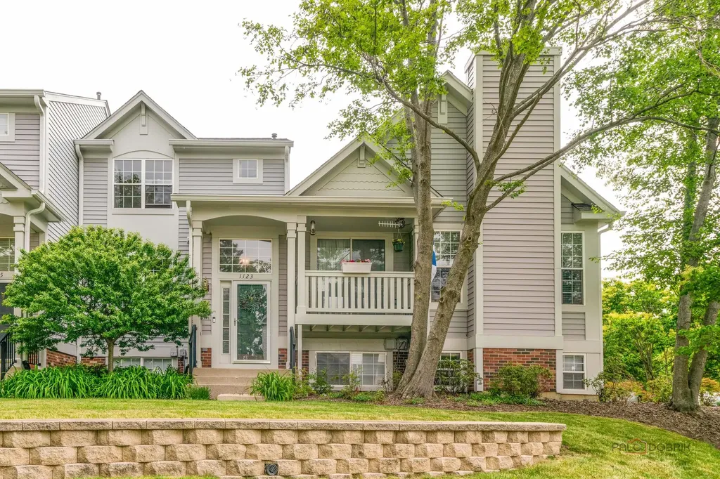 1123 Manchester Circle Grayslake IL 60030