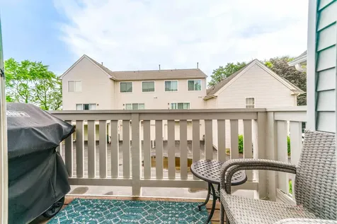 1123 Manchester Circle Grayslake IL 60030