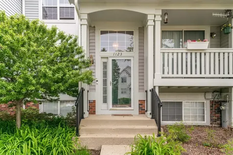 1123 Manchester Circle Grayslake IL 60030