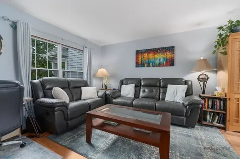 1123 Manchester Circle Grayslake IL 60030