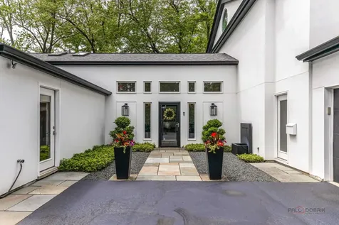790 West Deerpath Road Lake Forest IL 60045