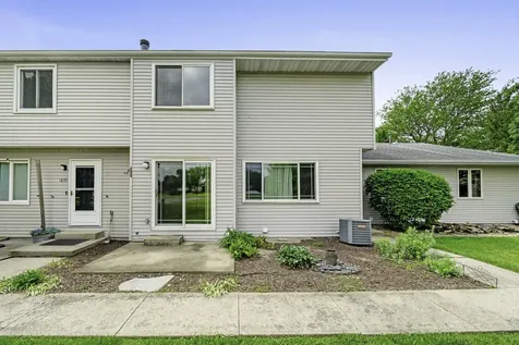 1837 Kerrybrook Court Sycamore IL 60178